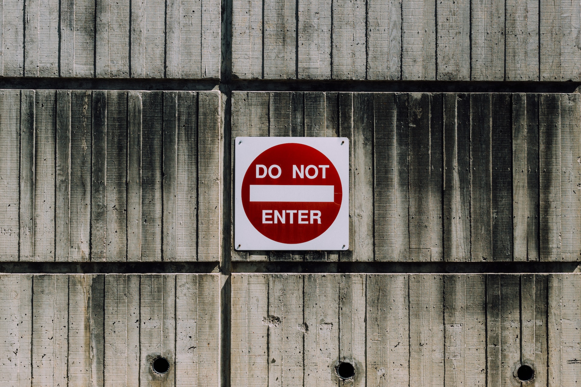 Do Not Enter sign on a concrete wall