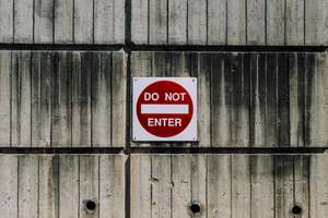 Do Not Enter sign on a concrete wall